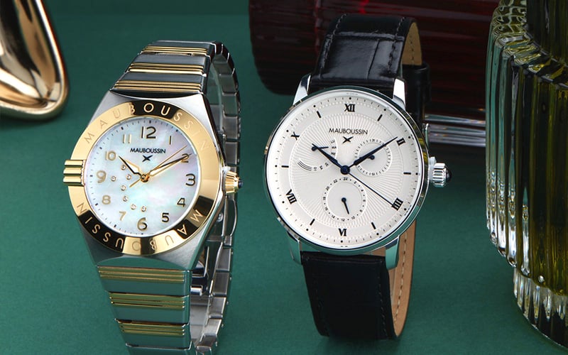 Montre pour femme Mauboussin en acier à cadran carré portée au poignet