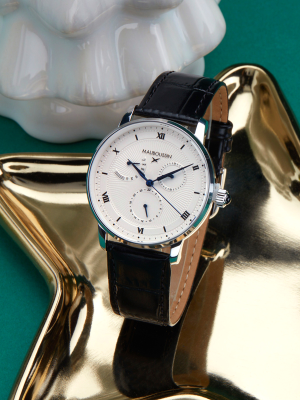 Montre homme Mauboussin 1827 42 mm en acier inoxydable, brossé et poli portée poignet homme