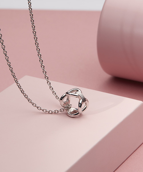 Pendentif Mauboussin "1955, Vouloir et Oser"